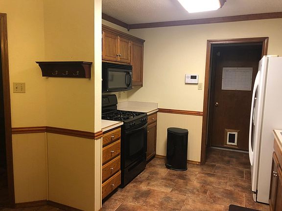 3rd image of 213 Mariposa Dr