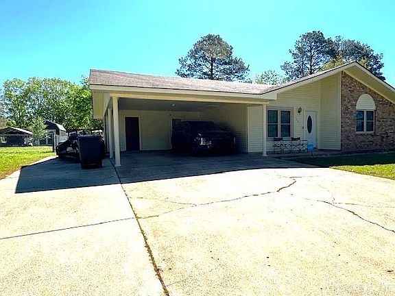 3rd image of 120 Elm Ct