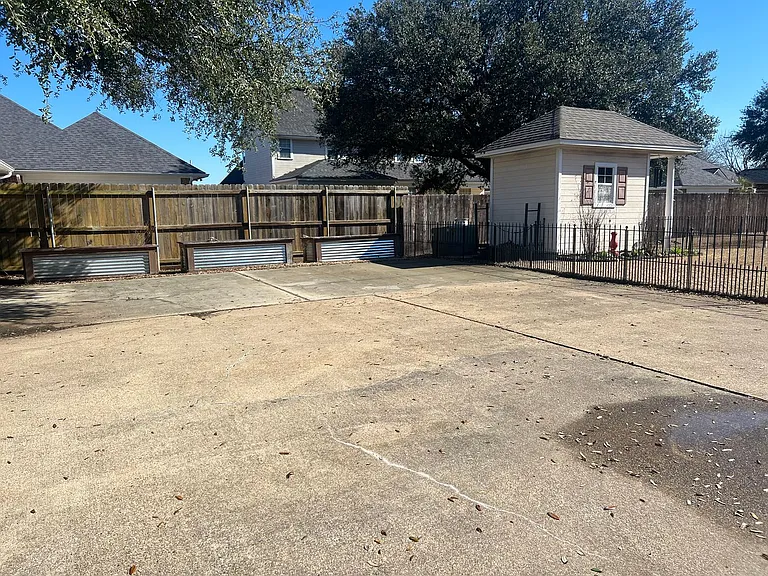 137 Downing Ct — Photo 17