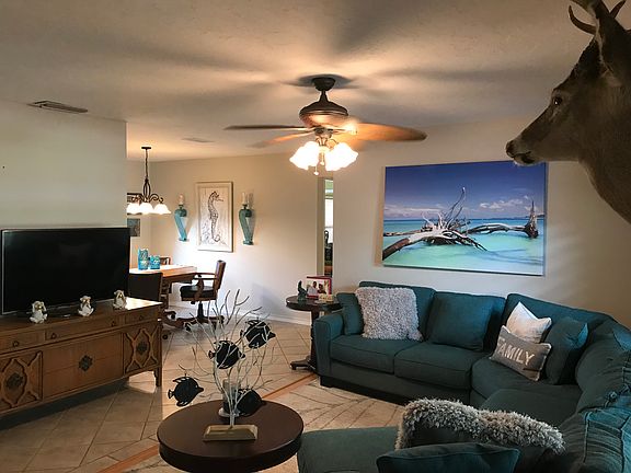Livingroom/ Dining Room