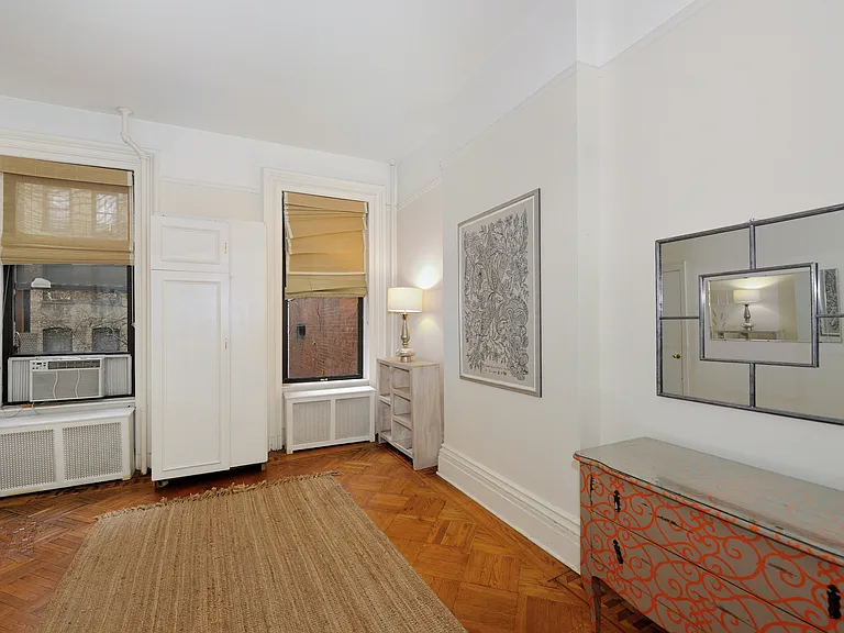 251 E 49th St #1 — Photo 3