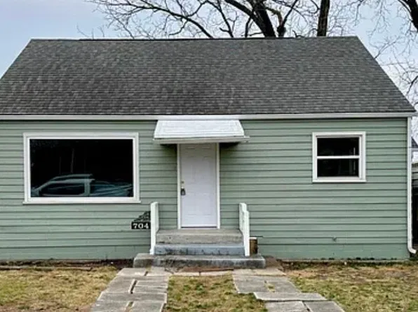 704 N Ball St, Webb City, MO 64870