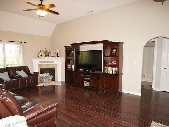 2nd image of 189 Pebble Creek Cv E