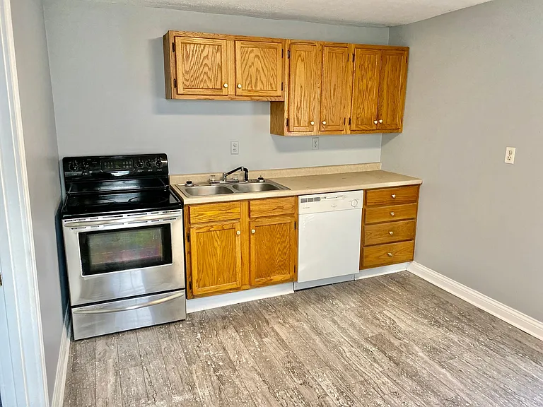 320 Thompson Dr — Photo 12