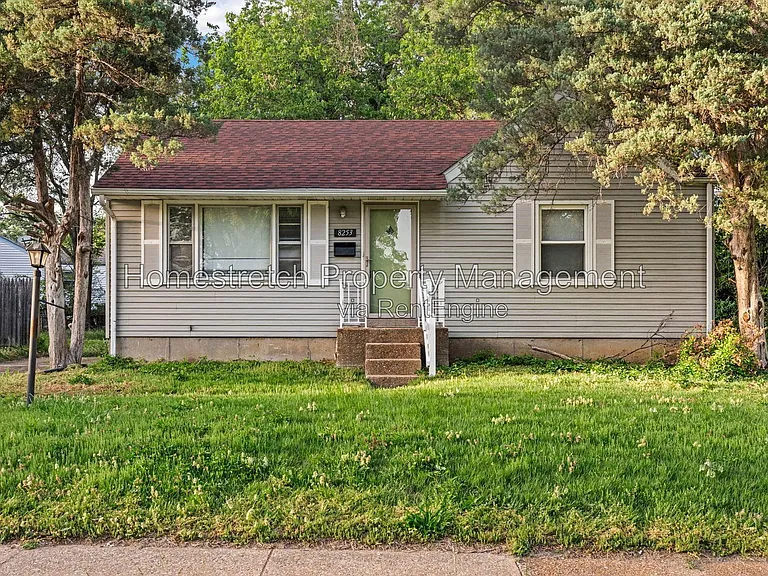 8253 Frost Ave — Photo 2