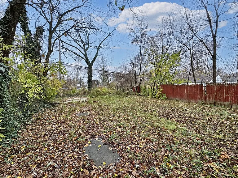 9227 Grayton St — Photo 11