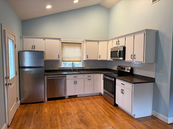 2nd image of 3A Grandview Ave