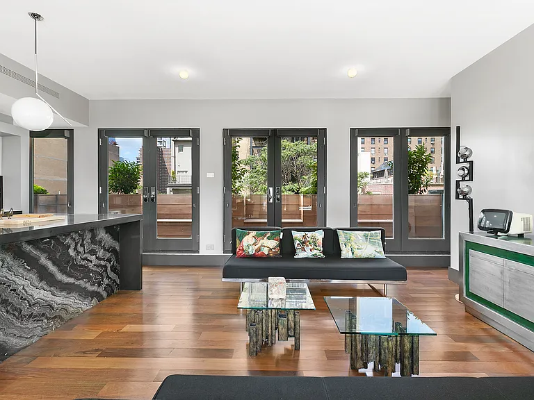 327 W 22nd St #8 — Photo 3