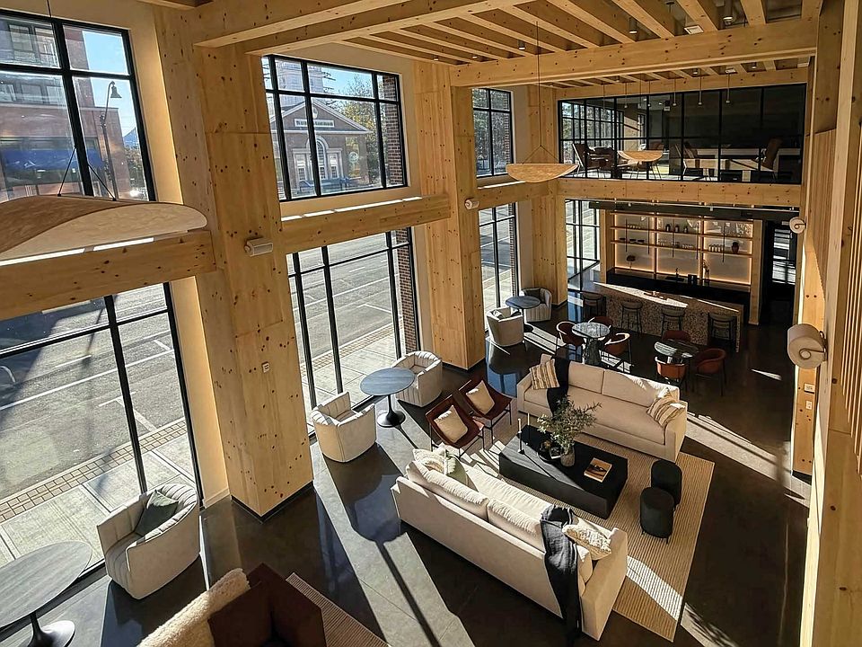 Resident Lounge & Bar