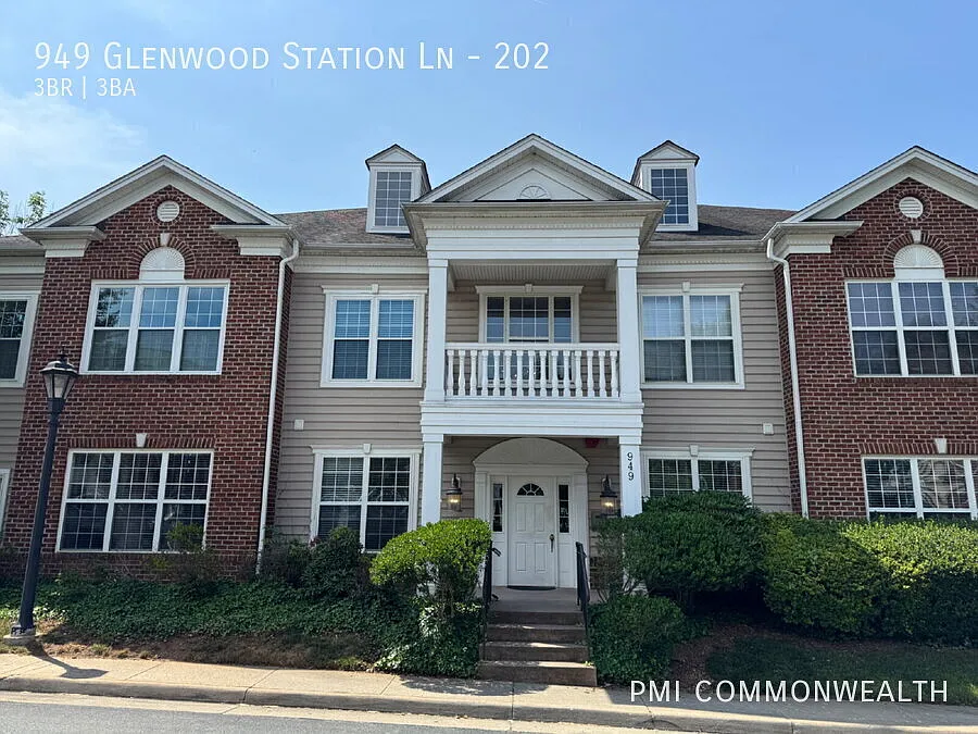 949 Glenwood Station Ln #202