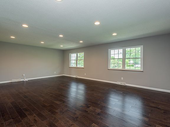5th image of 7525 Jessilee Dr
