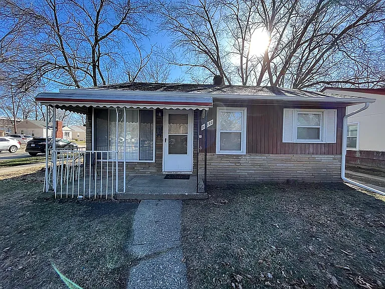 Building Photo - 22850 Rosewood Ave