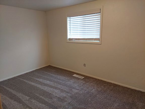 3rd image of 785 Royal Ave