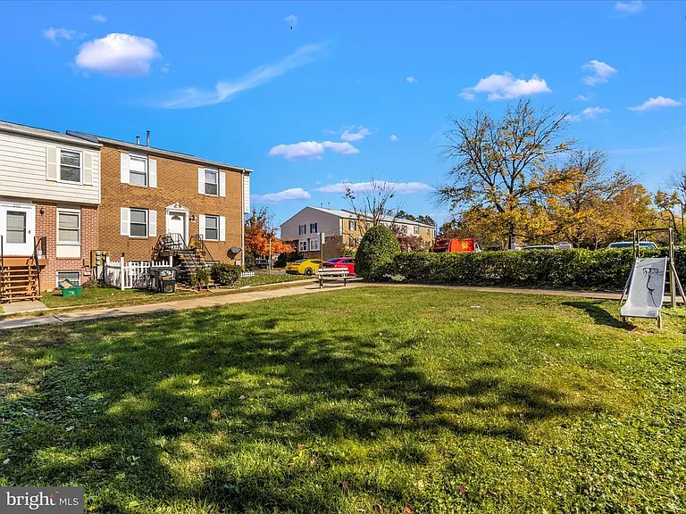 527 W Diamond Ave — Photo 7