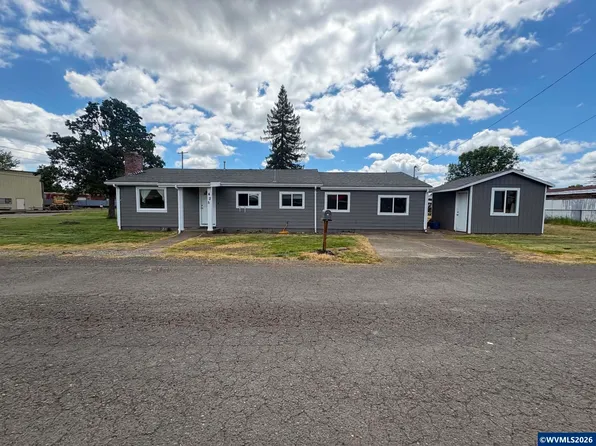 425 Boat Landing St, Independence, OR 97351