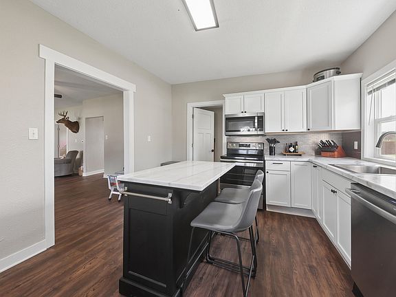 4th image of 403 Park St