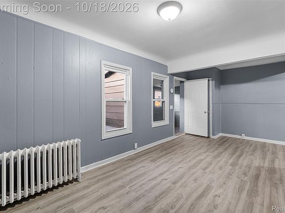 4th image of 18634 Wood St