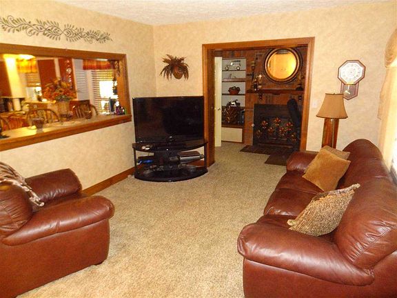 2nd image of 221 Fernwood Dr