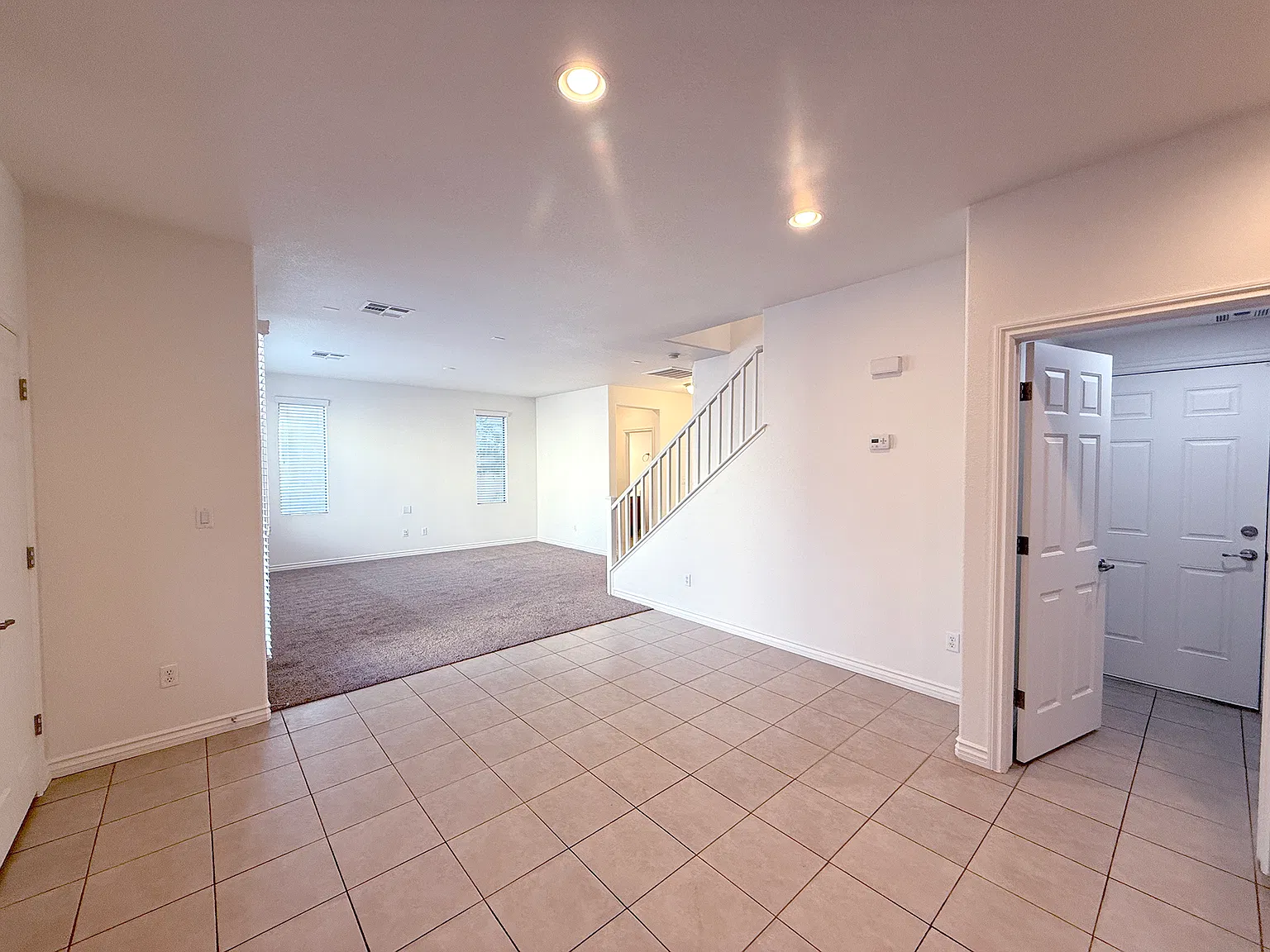 3 bed, 2.5 bath, 1451 sqft, $1,995 — Photo 3