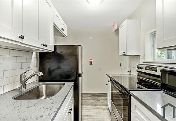 4th image of 5625 Sprague St #C