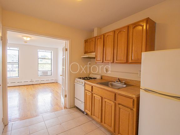 3rd image of 1067 Lafayette Ave APT 2C