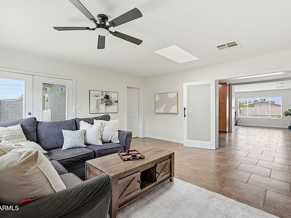 3rd image of 1625 W ORANGEWOOD Avenue