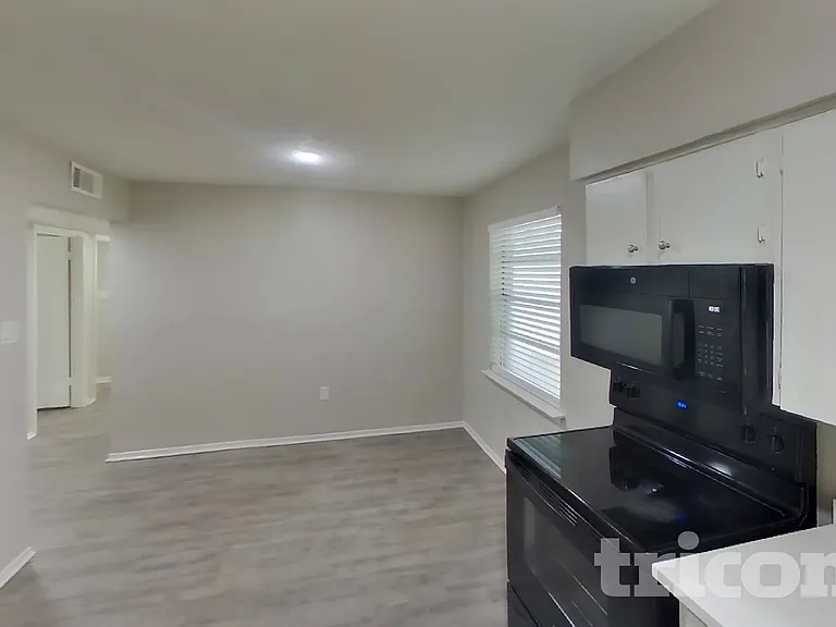 3221 Edgebrook Dr — Photo 5