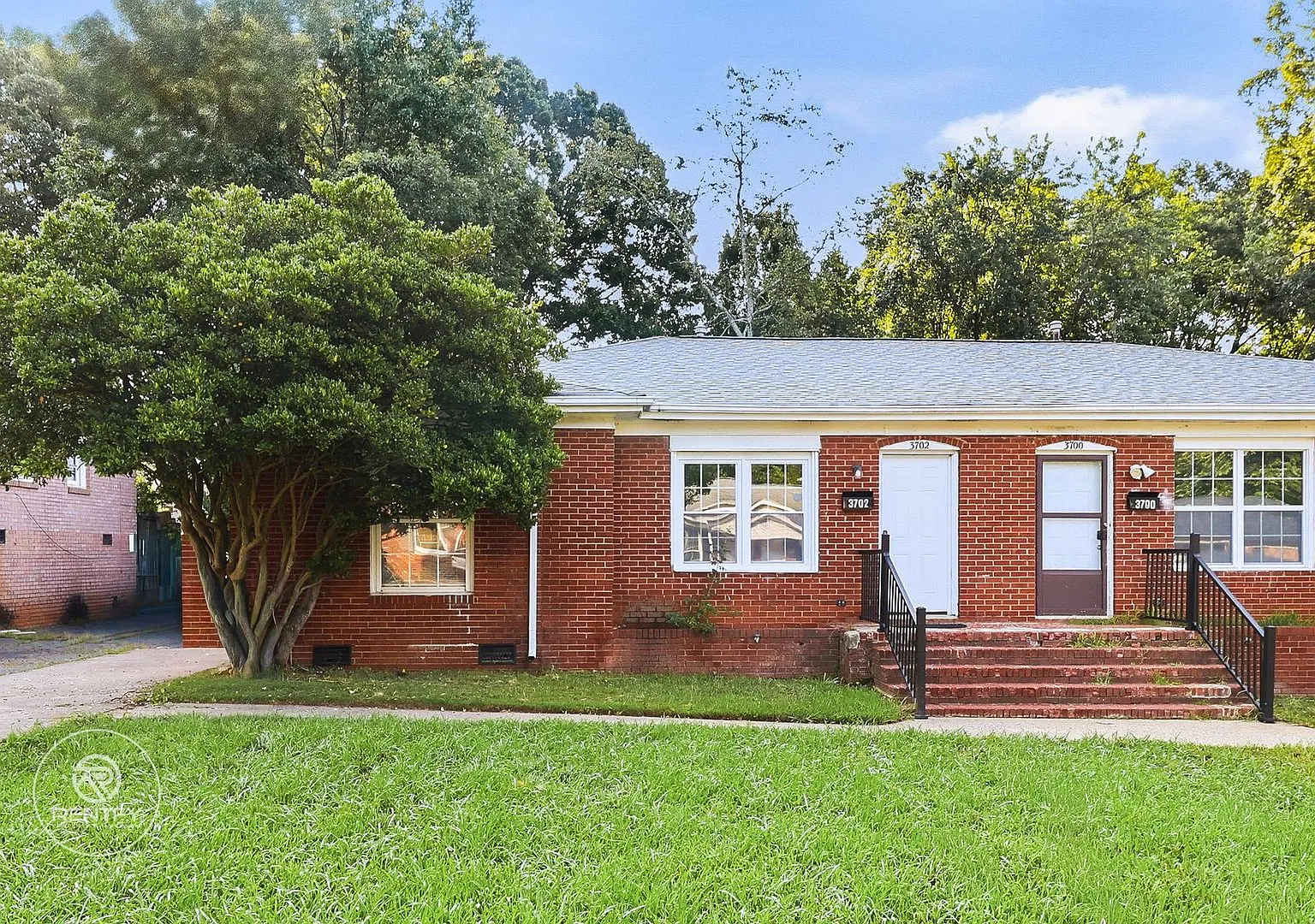3702 Driftwood Dr Charlotte, NC 28205 — Photo 2