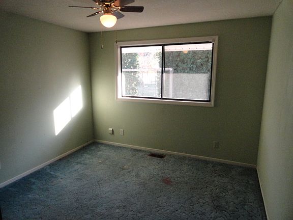 5th image of 990 NE Tina St