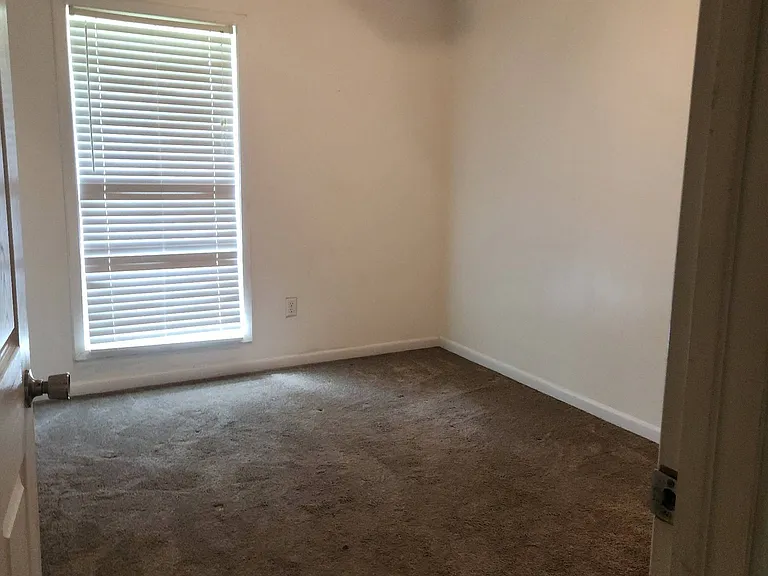 101 Montgomery Dr — Photo 6