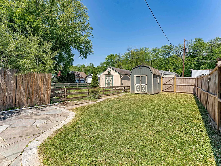 129 Walnut St — Photo 18
