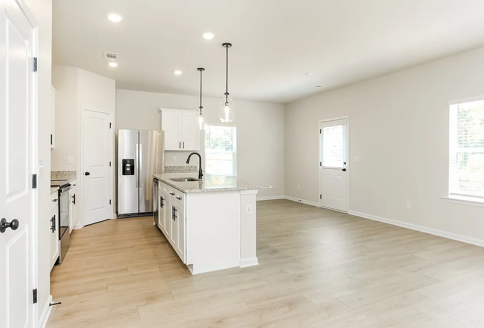 3 bed, 2.5 bath, 1680 sqft, $1,965 — Photo 4