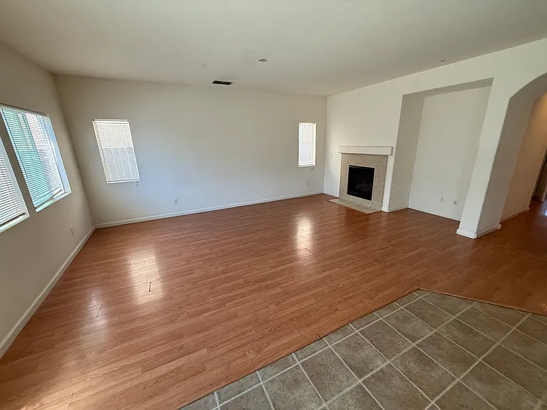 1372 Derby Ct — Photo 11