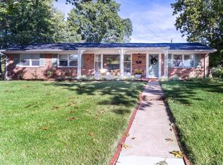 863 Garland Pl, Saint Louis, MO 63122