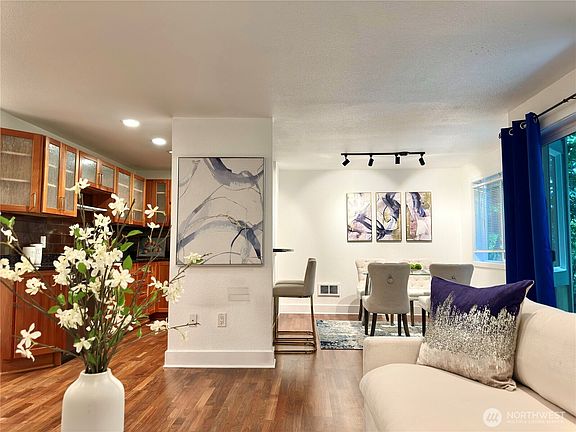 3rd image of 11054 NE 33rd Place #B1