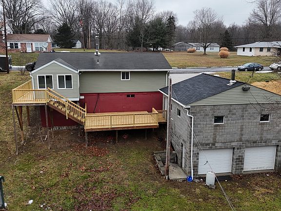 4th image of 125 Edgewood Cir