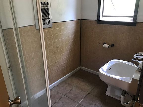 4th image of 1601 Portland Ave