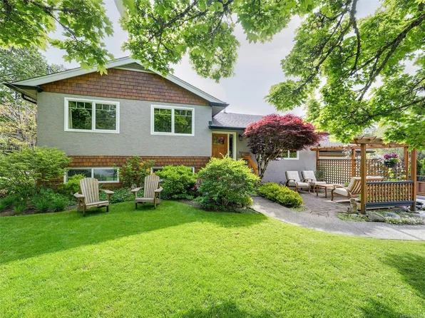 4725 Rosehill Rd, Saanich, BC V8Z 5N2