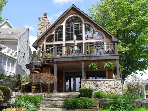 10475 Mohawk Rd, Conneaut Lake, PA 16316