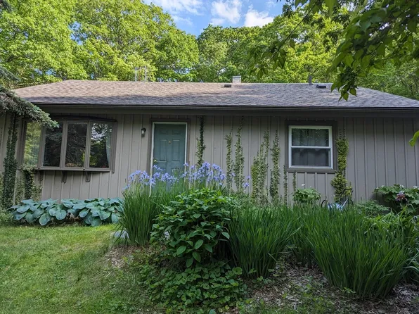 325 East St, Williamsburg, MA 01096