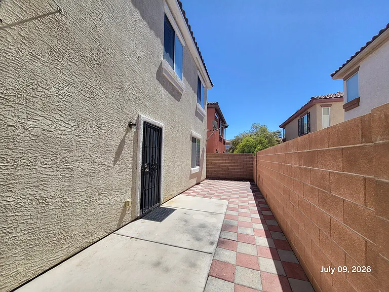 8925 Rosewood Meadows Ct — Photo 17