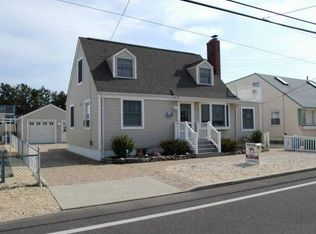 1611 N Beach Ave, Beach Haven, NJ 08008