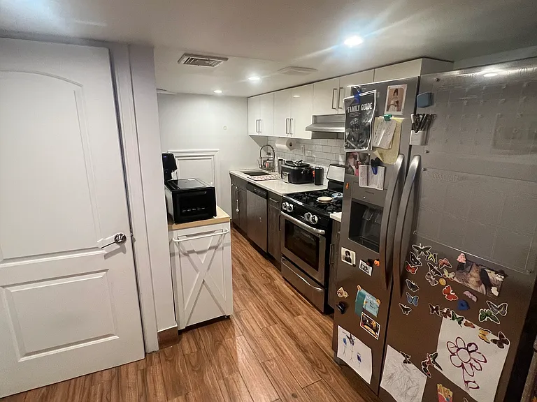 370 E 32nd St #1 — Photo 5