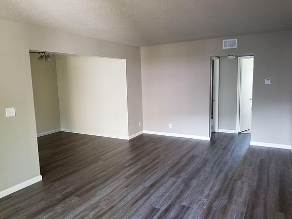 4th image of 200 Towne Ter #12