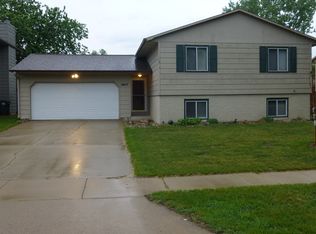 1817 S Cambridge Ave, Sioux Falls, SD 57106