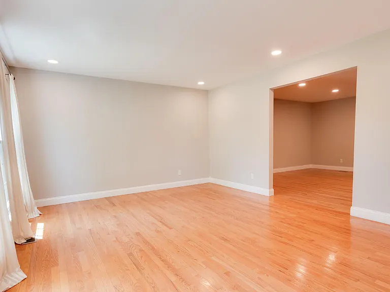 327 Royal Village Dr — Photo 6