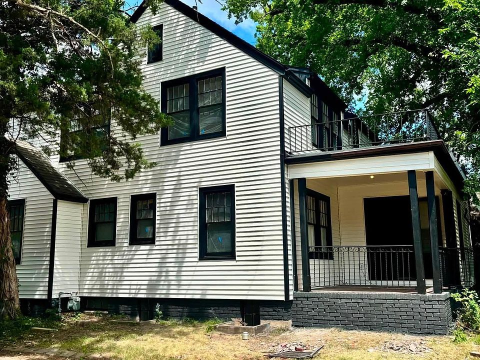 2nd image of 701 E 4th St