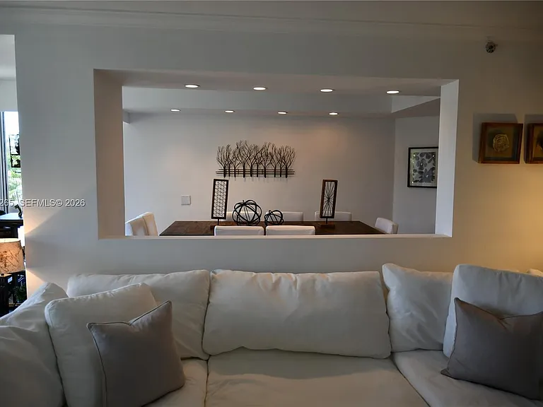 1000 E Island Blvd #303 — Photo 16