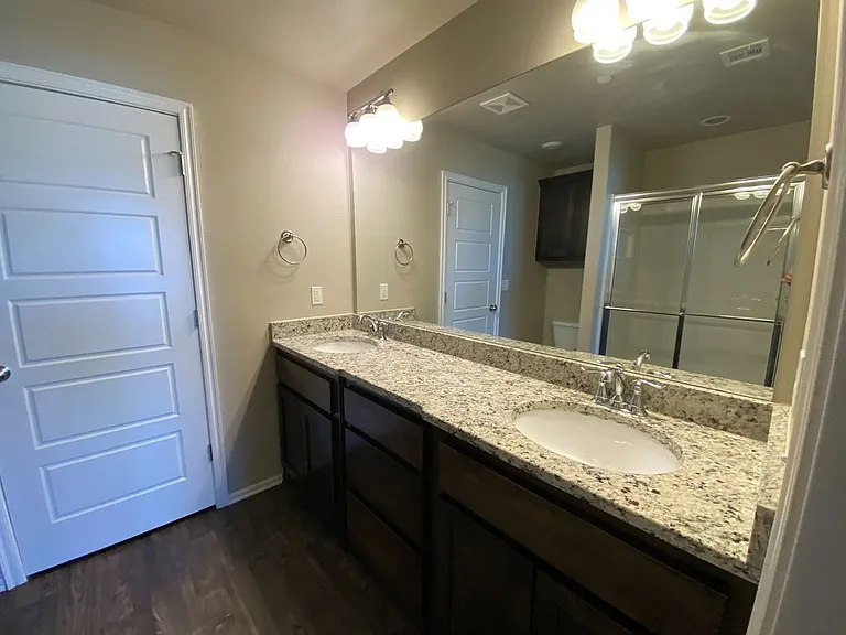 749 SW 14th St — Photo 14