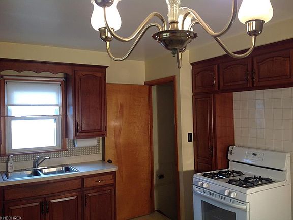 2nd image of 685 N Elmwood Ave